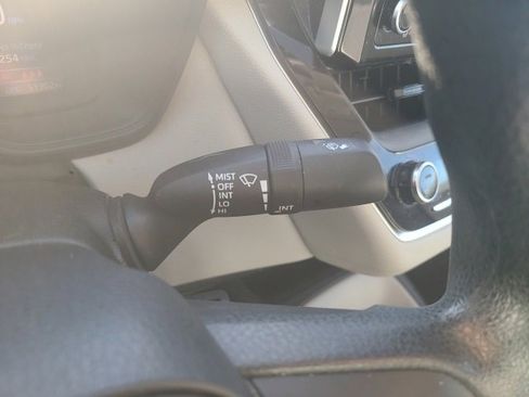 Used 2021 Toyota Corolla LE image 23