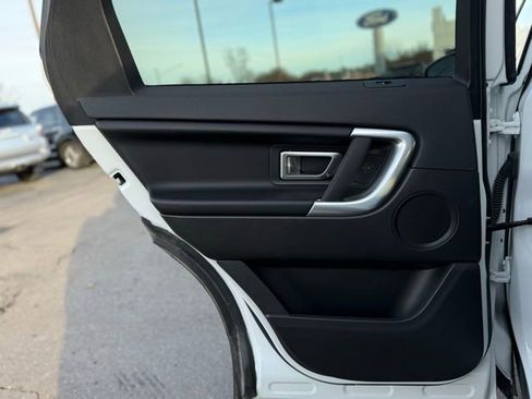 Used 2018 Land Rover Discovery Sport SE image 14