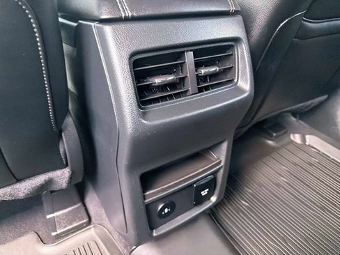 Used 2022 Ford Edge Titanium AWD/4WD image 17