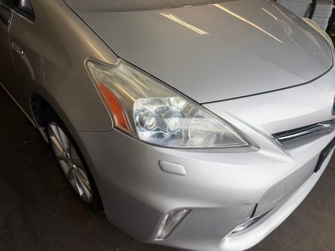 Used 2013 Toyota Prius V Five FWD image 28