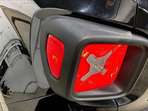 Used 2017 Jeep Renegade Latitude image 22