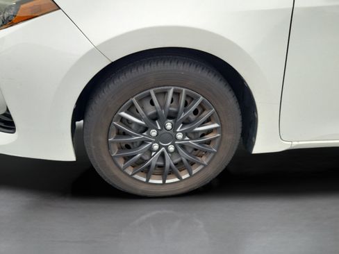 Used 2018 Toyota Corolla LE FWD image 30