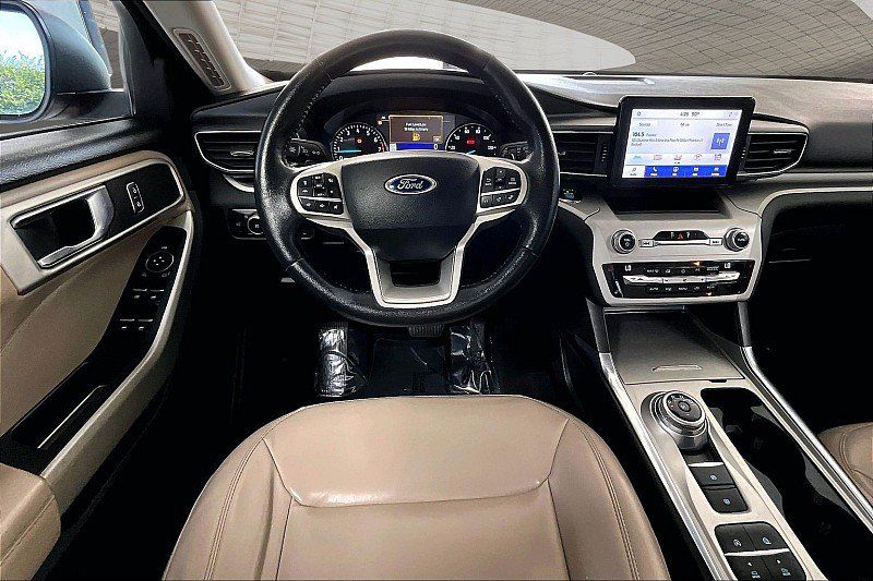 Used 2021 Ford Explorer XLT w/ Equipment Group 202A RWD image 4