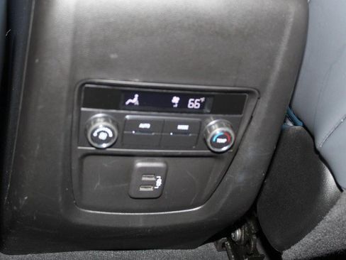 Used 2023 Buick Enclave Essence image 17