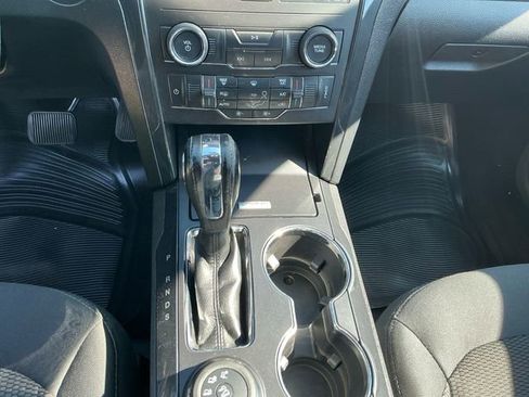 Used 2018 Ford Explorer XLT w/ Equipment Group 201A AWD/4WD image 12
