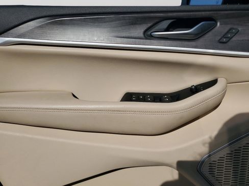 Certified 2023 Jeep Grand Cherokee 4WD 4xe w/ Luxury Tech Group II image 30