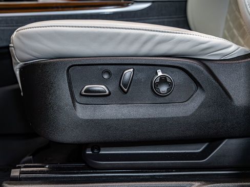 Used 2025 Cadillac Escalade ESV Sport Platinum w/ LPO, Floor Liner Package image 20