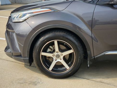 Used 2020 Toyota C-HR LE image 8