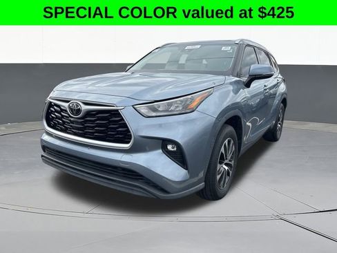 Used 2020 Toyota Highlander XLE image 2