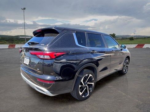 Used 2024 Mitsubishi Outlander SE AWD/4WD image 3