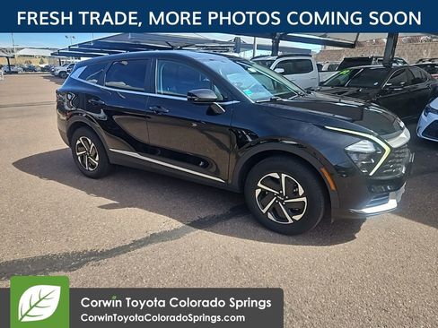 Used 2023 Kia Sportage LX image 2