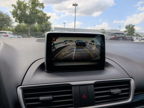 Used 2015 MAZDA MAZDA3 i Touring w/ Technology Package FWD image 18