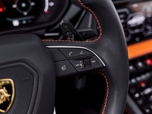 Used 2025 Lamborghini Urus Performante AWD/4WD image 76