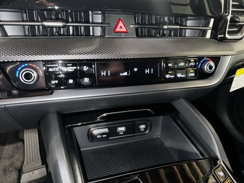 Certified 2025 Kia Sportage LX image 22