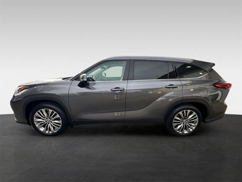 Used 2021 Toyota Highlander Platinum image 3