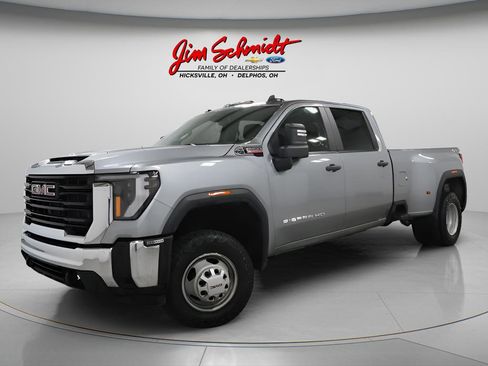 Used 2024 GMC Sierra 3500 Pro image 2