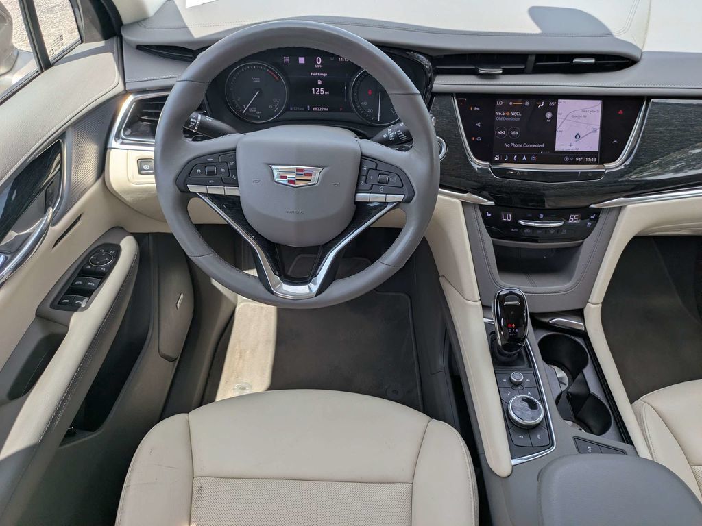 Used 2022 Cadillac XT6 Premium Luxury w/ Technology Package AWD/4WD image 17
