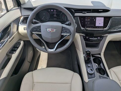 Used 2022 Cadillac XT6 Premium Luxury w/ Technology Package AWD/4WD image 17