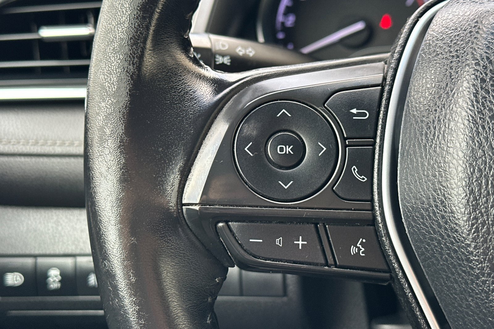 Used 2018 Toyota Camry SE FWD image 29