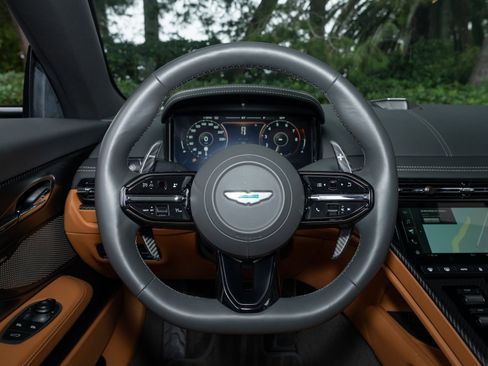 Used 2025 Aston Martin DB12 Coupe image 20