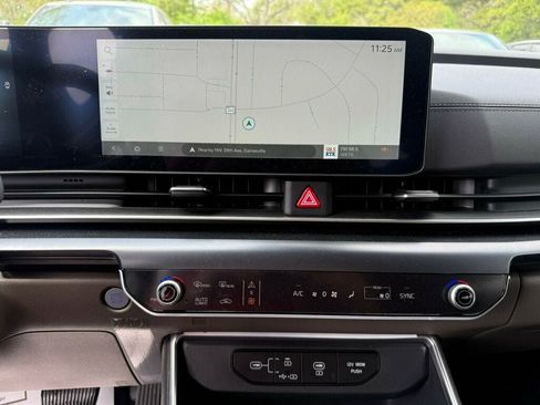 Used 2026 Kia Carnival LX image 6