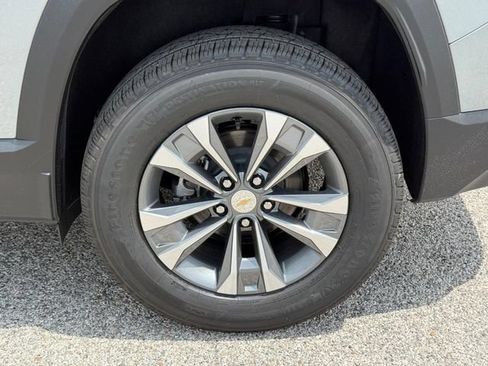 New 2027 Chevrolet Equinox LT w/ Convenience Package II FWD image 4
