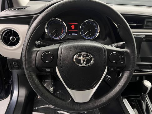Used 2018 Toyota Corolla LE FWD image 6