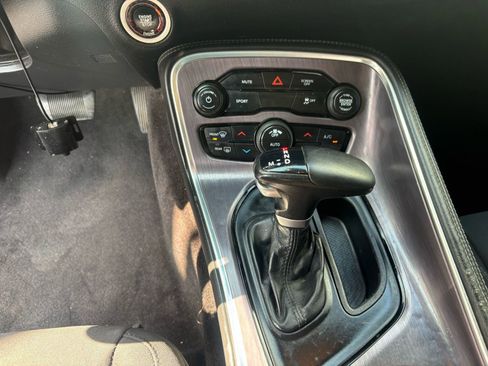 Used 2017 Dodge Challenger R/T image 21