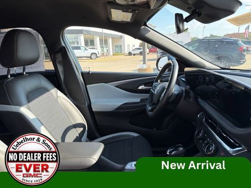 Used 2024 Buick Envista Preferred w/ Convenience I Package FWD image 2
