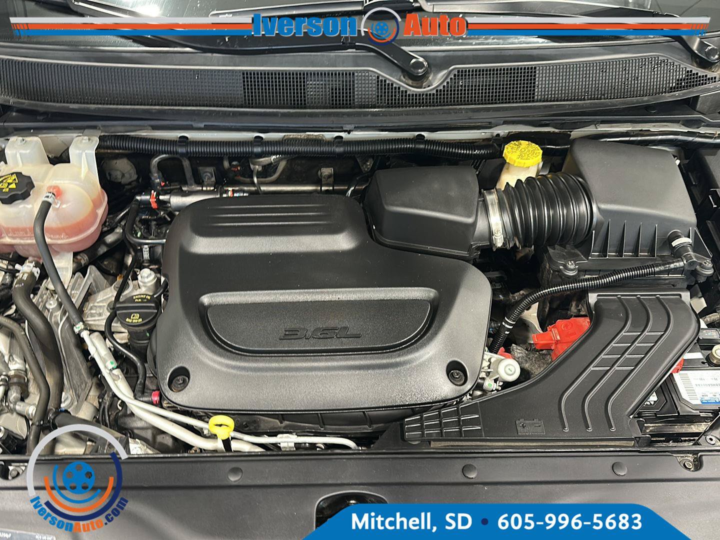 Used 2021 Chrysler Pacifica Touring-L w/ S Appearance Package AWD/4WD image 10