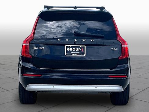 Used 2022 Volvo XC90 T6 Momentum w/ Advanced Package AWD/4WD image 4