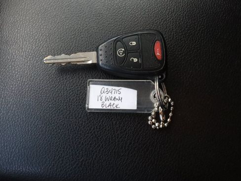 Used 2018 Jeep Wrangler Unlimited Rubicon w/ Connectivity Group AWD/4WD image 33