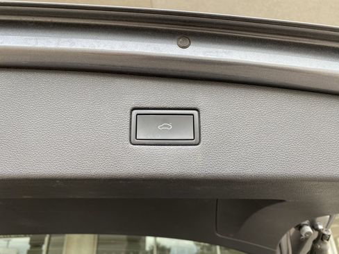 Used 2023 Volkswagen Tiguan SEL R-Line image 16