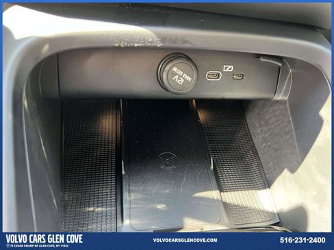 Used 2025 Volvo XC40 B5 Ultra w/ Climate Package image 31