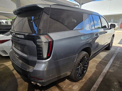 Used 2025 Chevrolet Suburban High Country AWD/4WD image 9