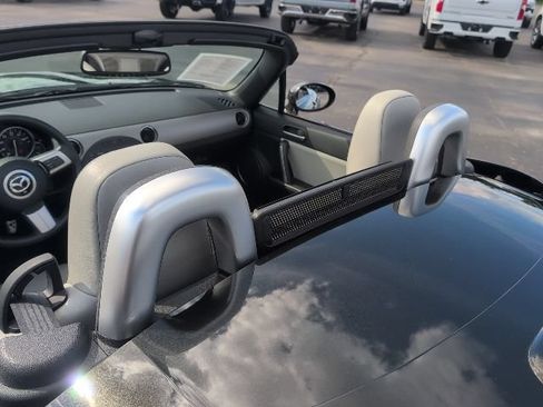 Used 2011 MAZDA MX-5 Miata Grand Touring RWD image 15