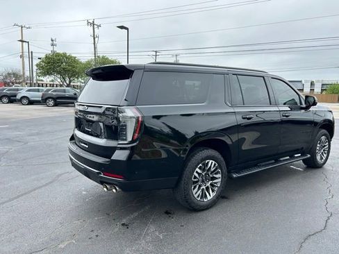 Used 2025 Chevrolet Suburban Z71 w/ Z71 Off-Road Package AWD/4WD image 6
