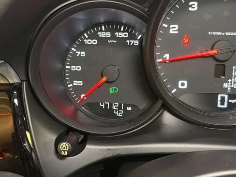 Used 2019 Porsche Macan AWD/4WD image 28