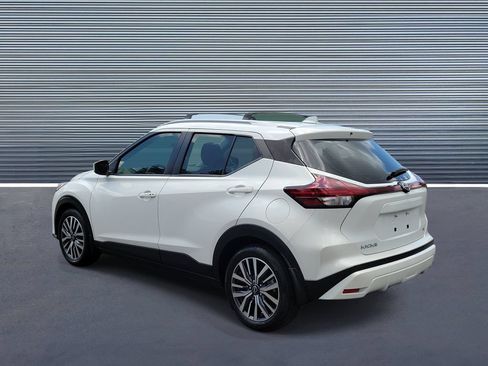 Used 2024 Nissan Kicks SV FWD image 4