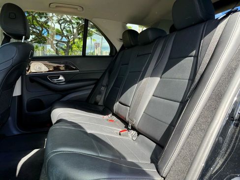 Used 2020 Mercedes-Benz GLE 450 4MATIC w/ Premium Package image 11