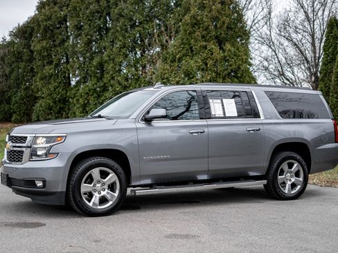 Used 2020 Chevrolet Suburban LT w/ Luxury Package image 8