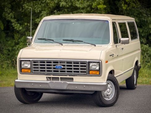 Used 1990 Ford E-150 and Econoline 150 RWD image 1