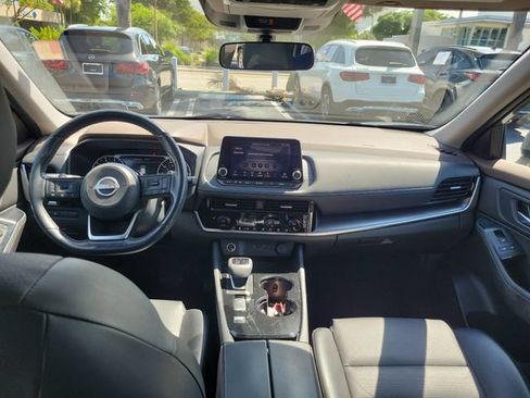 Used 2022 Nissan Rogue SV w/ SV Premium Package FWD image 13