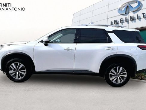 Used 2025 Nissan Pathfinder SL AWD/4WD image 46