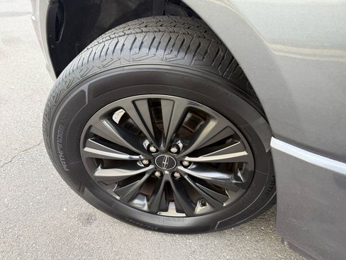 Used 2015 Lincoln Navigator 4WD 4dr image 46