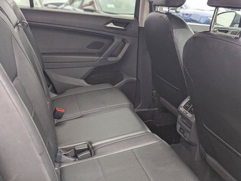 Used 2018 Volkswagen Tiguan SEL AWD/4WD image 15