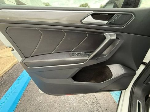 Used 2022 Volkswagen Tiguan SE R-Line FWD image 9