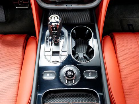 Used 2020 Bentley Bentayga V8 image 37