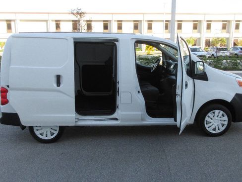 Used 2019 Nissan NV200 S image 22