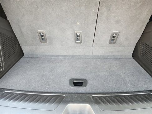 Used 2021 GMC Yukon SLT w/ SLT Premium Package image 33